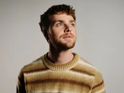 Alex Warren: Finding Family on the Road