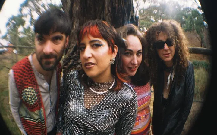 Derya Yildirim & Grup Simsek