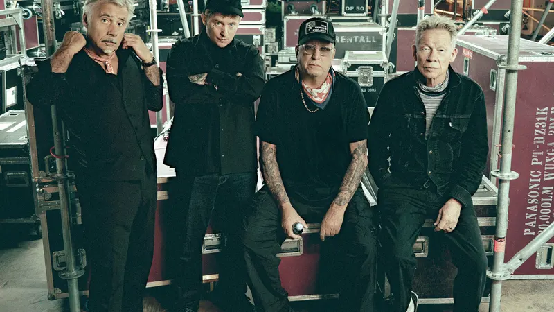 SEX PISTOLS (Steve Jones, Paul Cook, Glen Matlock) ft. Frank Carter